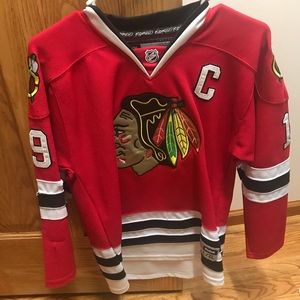 Kids L/XL Blackhawks Toews Jersey.